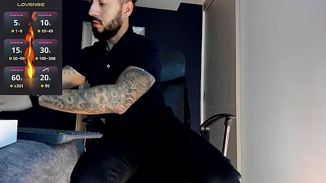 Snapshot of MarkWalker__ chatting on 01-17-26, 10:09 MarkWalker online show from 01-17-26, 10:09