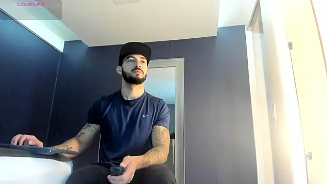 Snapshot of MarkWalker__ chatting on 03-25-26, 09:37 MarkWalker online show from 03-25-26, 09:37