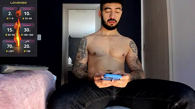 Snapshot of MarkWalker__ chatting on 03-28-26, 09:53 MarkWalker online show from 03-28-26, 09:53