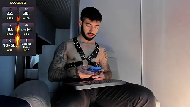 Snapshot of MarkWalker__ chatting on 03-30-26, 09:43 MarkWalker online show from 03-30-26, 09:43