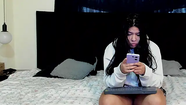 Snapshot of lissandthor13 chatting on 10-30-25, 11:22 lissandthor13 online show from 10-30-25, 11:22