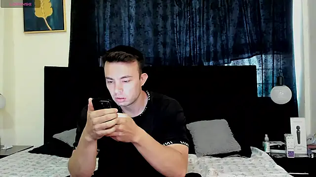 Snapshot of lissandthor13 chatting on 11-19-25, 01:22 lissandthor13 online show from 11-19-25, 01:22