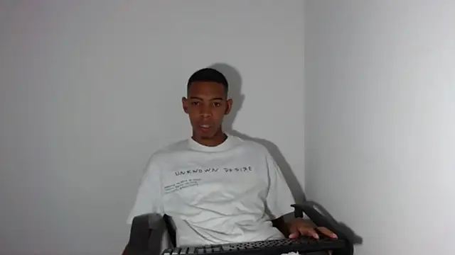 Snapshot of tonny_sexxxx chatting on 02-27-25, 08:31 tonny sexxxx online show from 02-27-25, 08:31