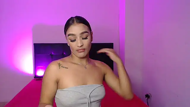 Snapshot of GiltRosebush chatting on 02-15-25, 10:10 GiltRosebush online show from 02-15-25, 10:10