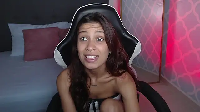 cora 22 online show from 10-10-25, 12:48