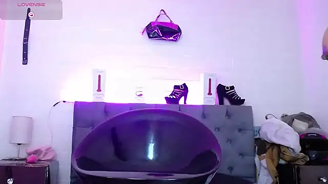 Snapshot of louise_nails chatting on 01-14-25, 08:15 louise nails online show from 01-14-25, 08:15