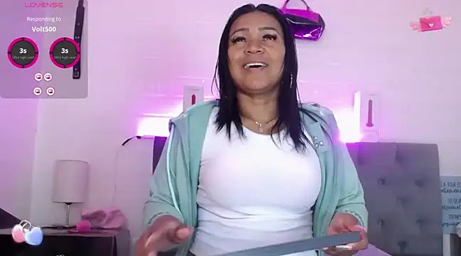 Snapshot of louise_nails chatting on 01-16-25, 03:13 louise nails online show from 01-16-25, 03:13