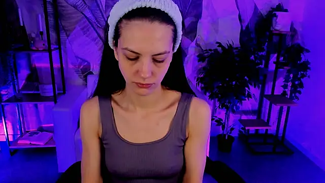 EmilyWilden online show from 12-15-24, 05:45