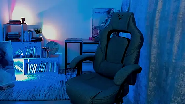 Snapshot of EmilyWilden chatting on 10-15-25, 08:14 EmilyWilden online show from 10-15-25, 08:14