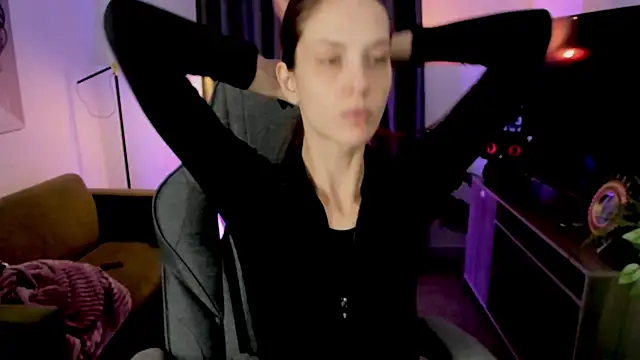 Snapshot of EmilyWilden chatting on 10-27-25, 08:29 EmilyWilden online show from 10-27-25, 08:29