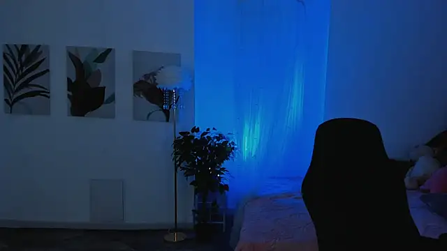 Snapshot of EmilyWilden chatting on 10-28-25, 07:34 EmilyWilden online show from 10-28-25, 07:34