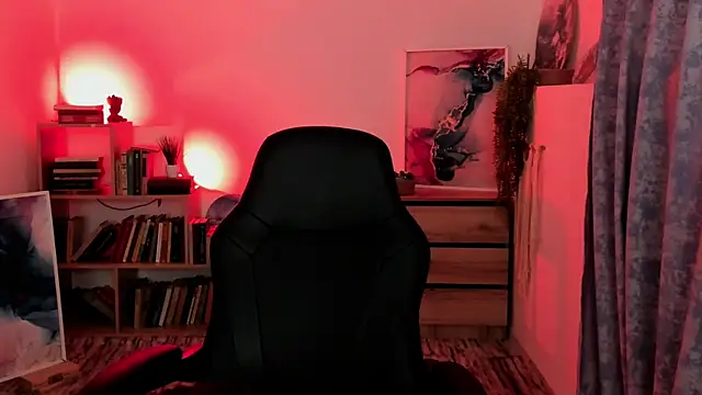 Snapshot of EmilyWilden chatting on 10-31-25, 08:26 EmilyWilden online show from 10-31-25, 08:26