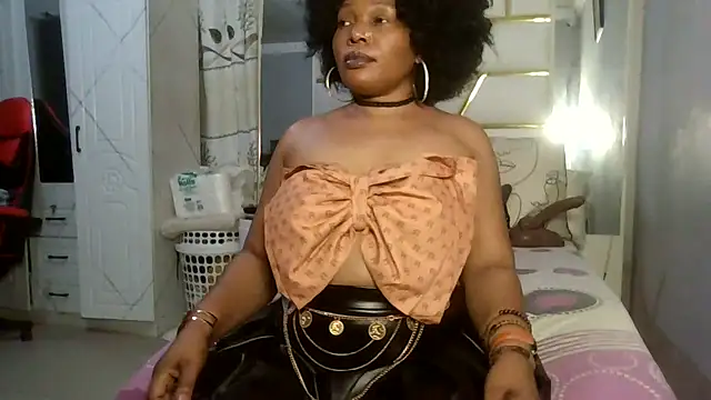 Snapshot of SexyyNana chatting on 02-05-26, 11:31 SexyyNana online show from 02-05-26, 11:31