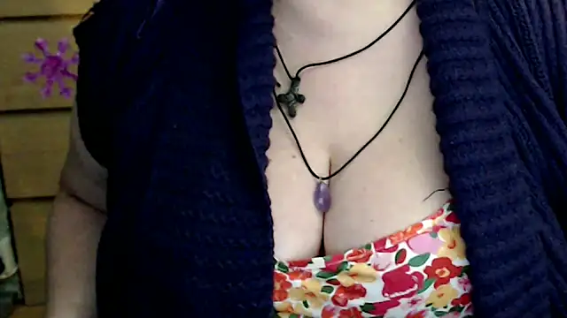 Snapshot of mayasmith chatting on 12-01-25, 03:28 mayasmith online show from 12-01-25, 03:28