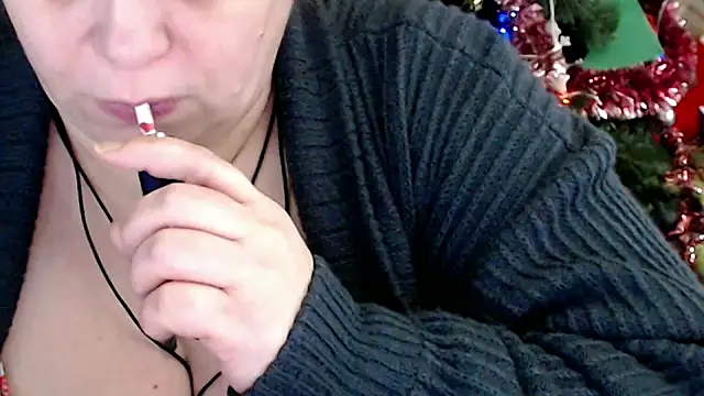 Snapshot of mayasmith chatting on 12-16-25, 09:47 mayasmith online show from 12-16-25, 09:47