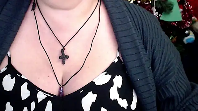 Snapshot of mayasmith chatting on 12-17-25, 04:13 mayasmith online show from 12-17-25, 04:13