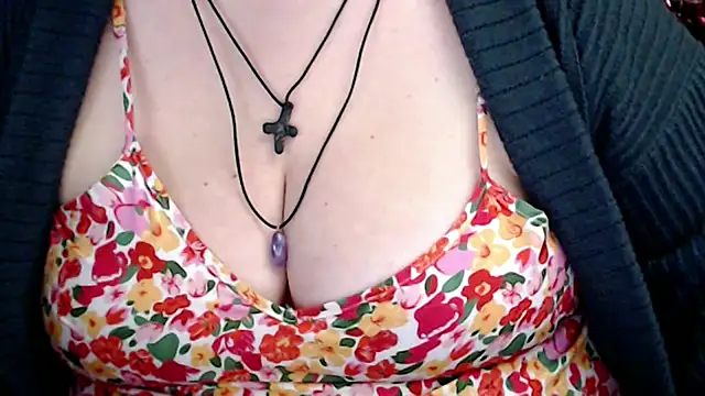 Snapshot of mayasmith chatting on 12-20-25, 10:33 mayasmith online show from 12-20-25, 10:33