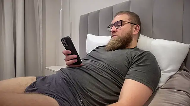 Bear bear  online show from 10-22-25, 10:04