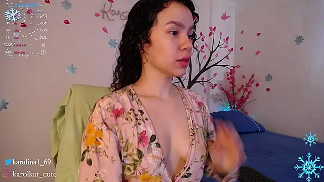 Snapshot of Karolina_1 chatting on 12-20-24, 01:43 Karolina 1 online show from 12-20-24, 01:43