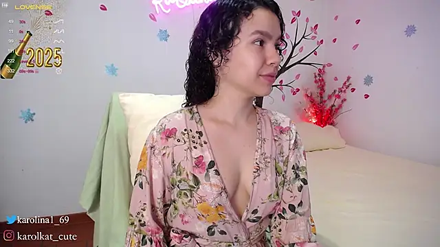Snapshot of Karolina_1 chatting on 01-09-25, 01:35 Karolina 1 online show from 01-09-25, 01:35