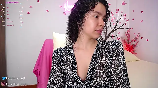 Snapshot of Karolina_1 chatting on 02-08-25, 01:44 Karolina 1 online show from 02-08-25, 01:44