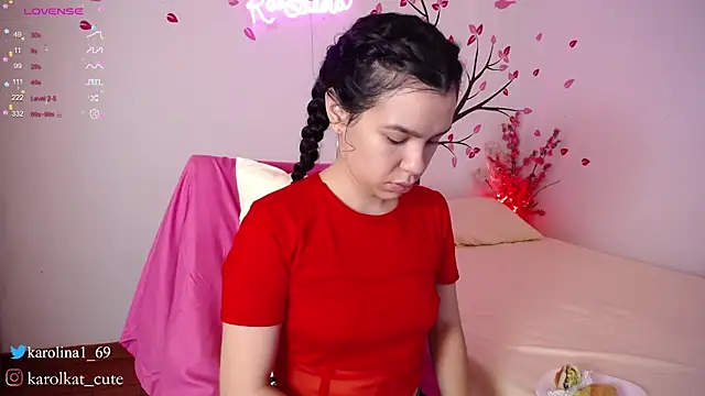 Snapshot of Karolina_1 chatting on 02-11-25, 01:20 Karolina 1 online show from 02-11-25, 01:20