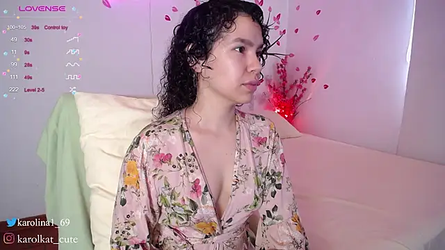 Snapshot of Karolina_1 chatting on 03-09-25, 02:10 Karolina 1 online show from 03-09-25, 02:10
