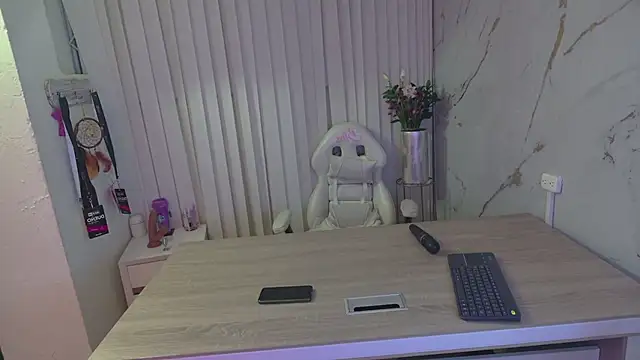 Scarlett collins02 online show from 02-01-25, 07:05