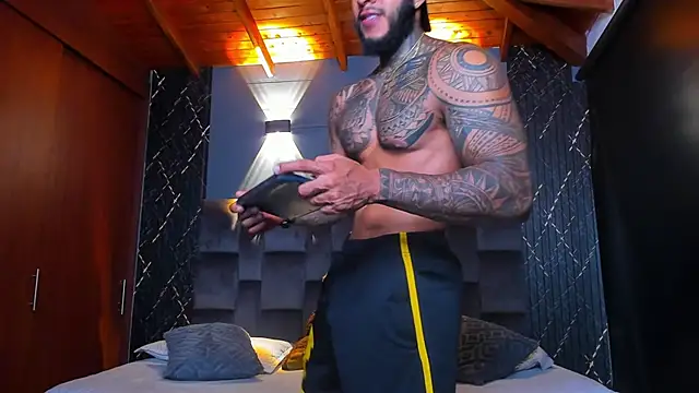 muscle man16 online show from 01-10-25, 12:17