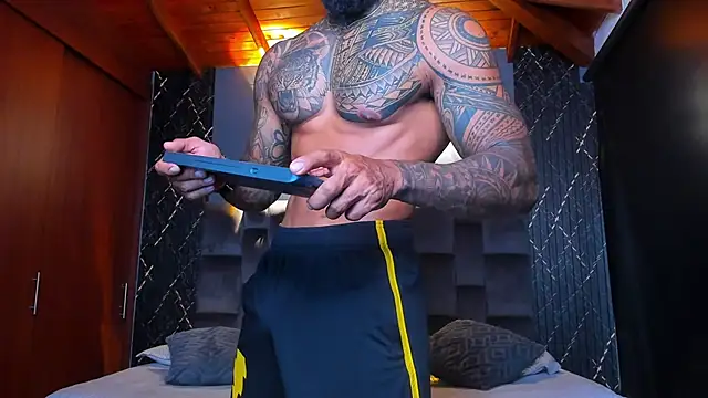 muscle man16 online show from 01-10-25, 03:18