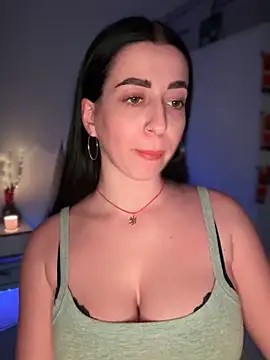 Snapshot of Emylia chatting on 12-16-24, 07:00 Emylia online show from 12-16-24, 07:00