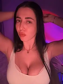 Snapshot of Emylia chatting on 01-08-25, 12:17 Emylia online show from 01-08-25, 12:17