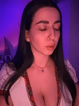 Snapshot of Emylia chatting on 01-17-25, 07:16 Emylia online show from 01-17-25, 07:16