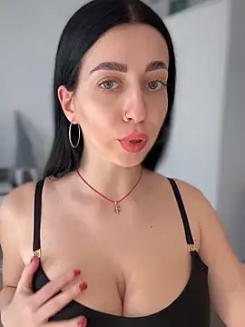 Snapshot of Emylia chatting on 01-18-25, 12:36 Emylia online show from 01-18-25, 12:36