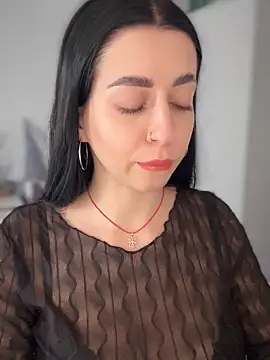 Snapshot of Emylia chatting on 01-19-25, 01:01 Emylia online show from 01-19-25, 01:01