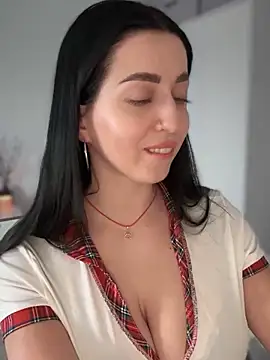 Snapshot of Emylia chatting on 01-20-25, 03:50 Emylia online show from 01-20-25, 03:50