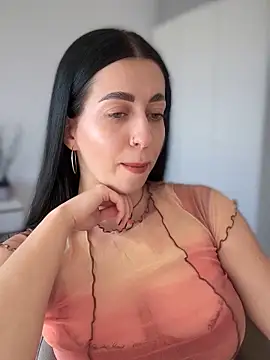 Snapshot of Emylia chatting on 01-30-25, 04:02 Emylia online show from 01-30-25, 04:02