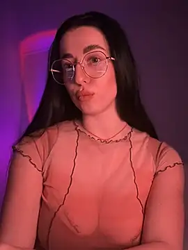 Snapshot of Emylia chatting on 02-14-25, 11:53 Emylia online show from 02-14-25, 11:53