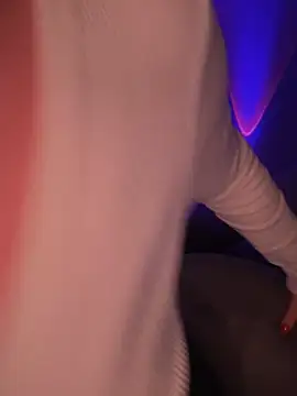 Snapshot of Emylia chatting on 02-15-25, 07:28 Emylia online show from 02-15-25, 07:28