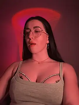 Snapshot of Emylia chatting on 02-25-25, 07:47 Emylia online show from 02-25-25, 07:47