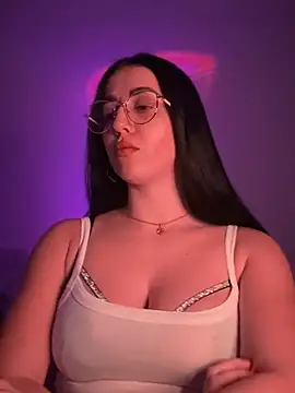 Snapshot of Emylia chatting on 02-26-25, 09:58 Emylia online show from 02-26-25, 09:58