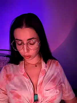 Snapshot of Emylia chatting on 10-03-25, 07:22 Emylia online show from 10-03-25, 07:22