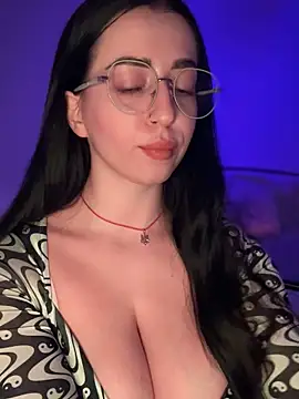 Snapshot of Emylia chatting on 11-09-25, 05:00 Emylia online show from 11-09-25, 05:00