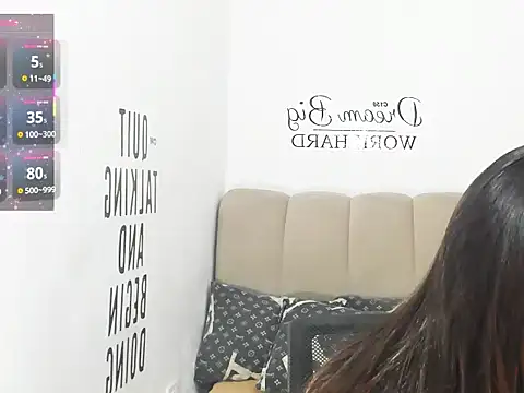 Trixie Mattel21 online show from 03-12-26, 11:00