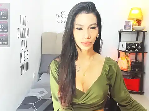 Trixie Mattel21 online show from 03-25-26, 10:49