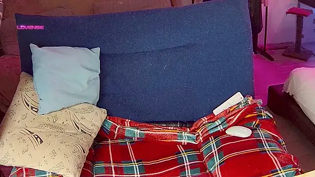 Snapshot of cutenessa chatting on 01-05-25, 01:35 cutenessa online show from 01-05-25, 01:35