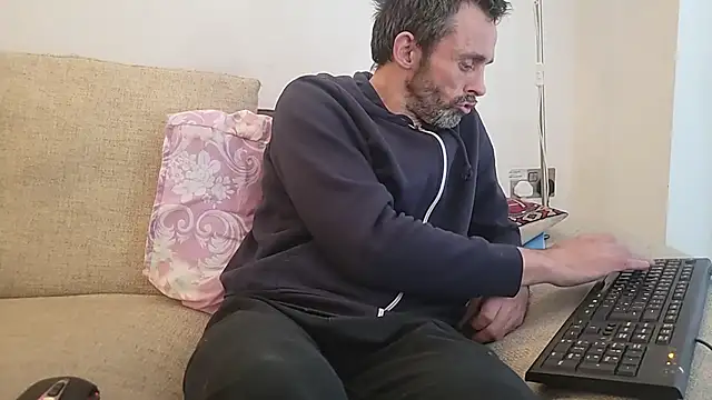 uk-bobbie-uk online show from 10-27-25, 04:00