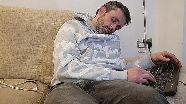 uk-bobbie-uk online show from 11-17-25, 03:56