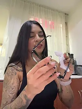 Snapshot of charlotte_stevenss_ chatting on 01-12-26, 02:33 charlotte stevenss online show from 01-12-26, 02:33