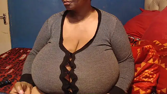 CUTEFIRMMELONSS online show from 11-08-25, 07:56